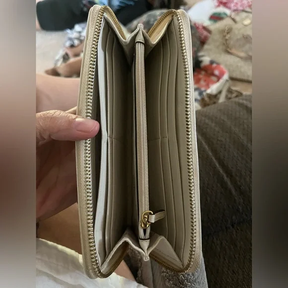 MK Zippy Cloth Large Wallet - Picture 3 of 12